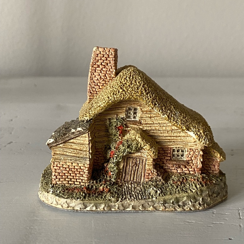 Vintage 1982 David Winter “Drovers Cottage”